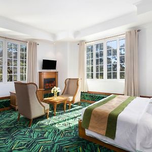 Superior Double Room on wellness spa Araliya Fashion wood carving